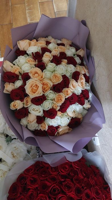 Свежие розы,микс роз.