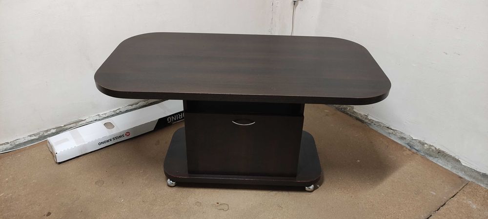 Голяма и масивна холна маса със шкаф цвят венге, маса за трапезария