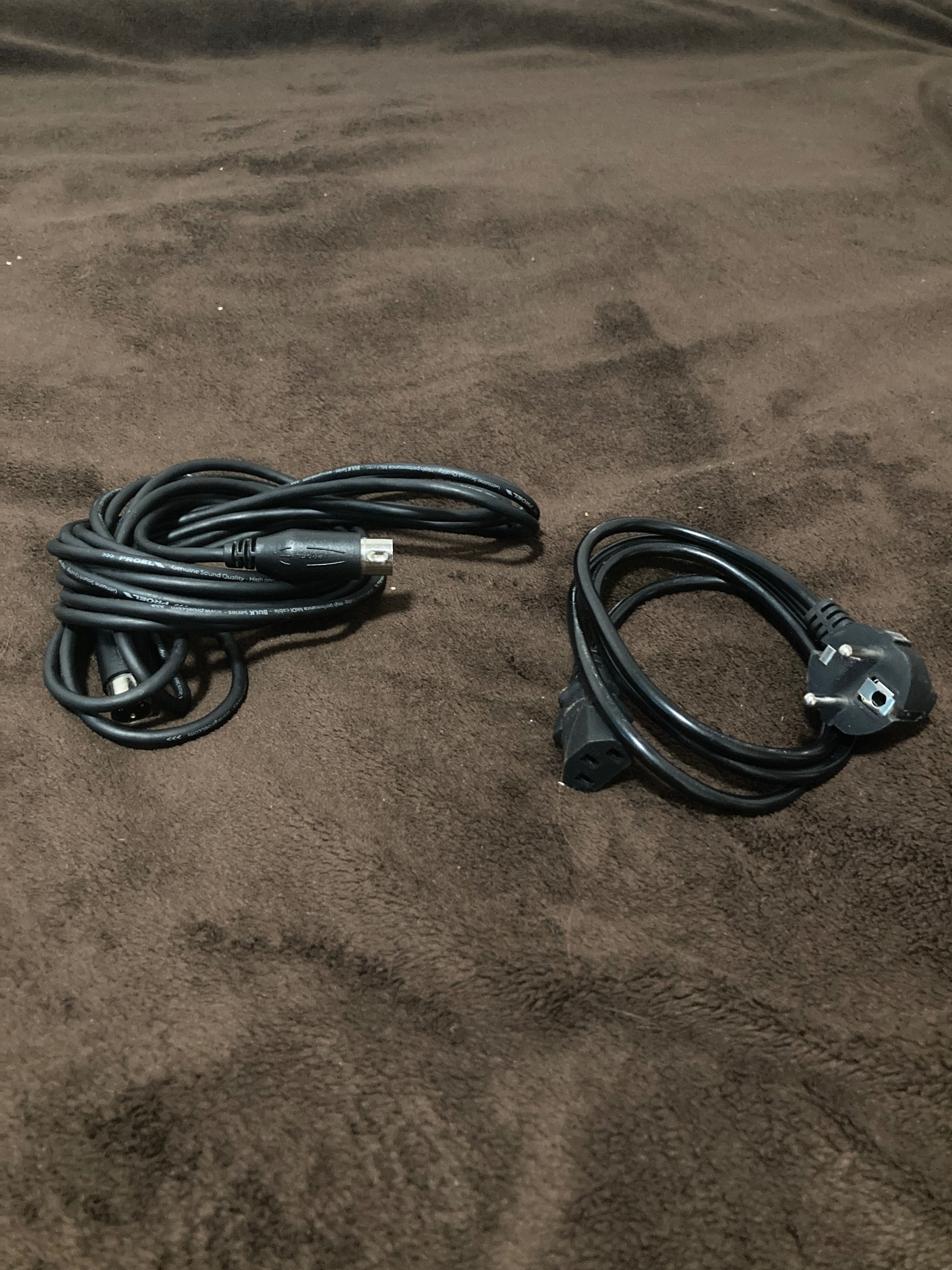 Behringer FCB1010 + MIDI кабел + Захранващ кабел
