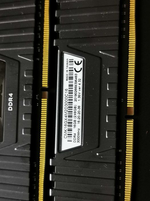 Memorie RAM ddr4 16gb 3000