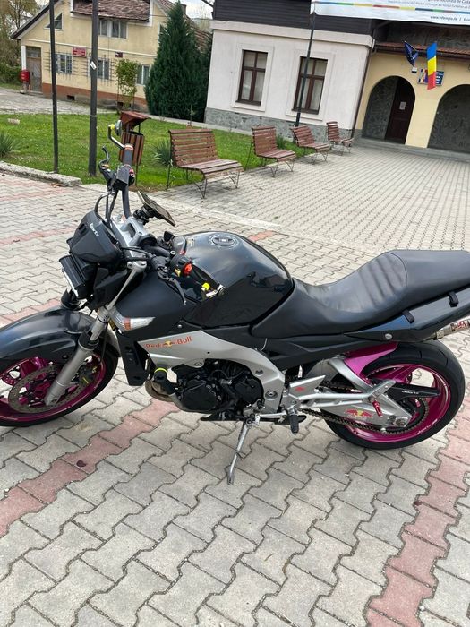 Vând motocicleta