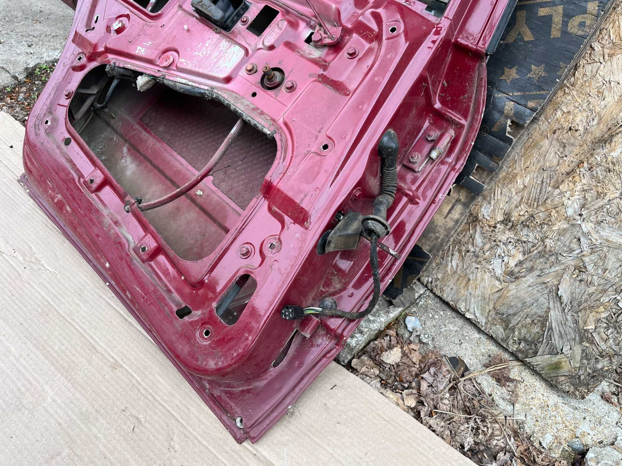 Задна лява врата за BMW E30 Седан (двоен стоп)