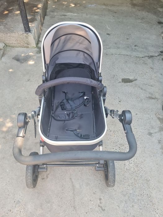 Vând căruțuri pentru copii