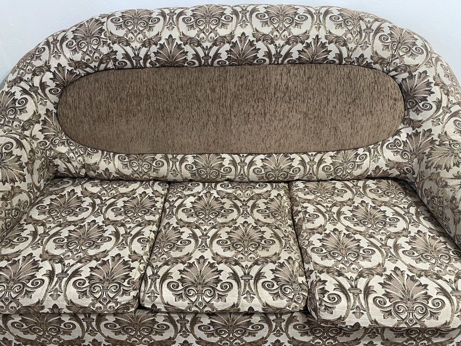 Продам диван с 2 креслами