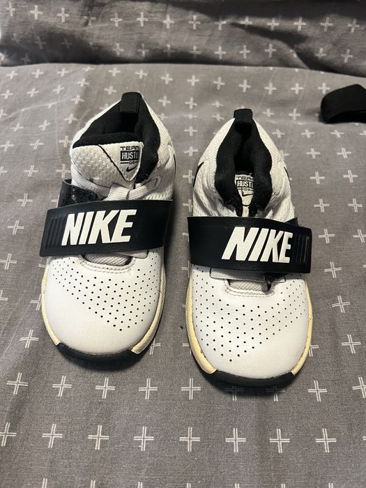 Бебешки маратонки Nike 25 номер