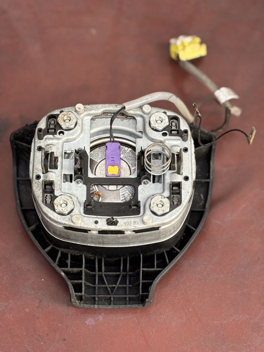 airbag volan vw golf 5 in 3 spite cod 1K0880201P