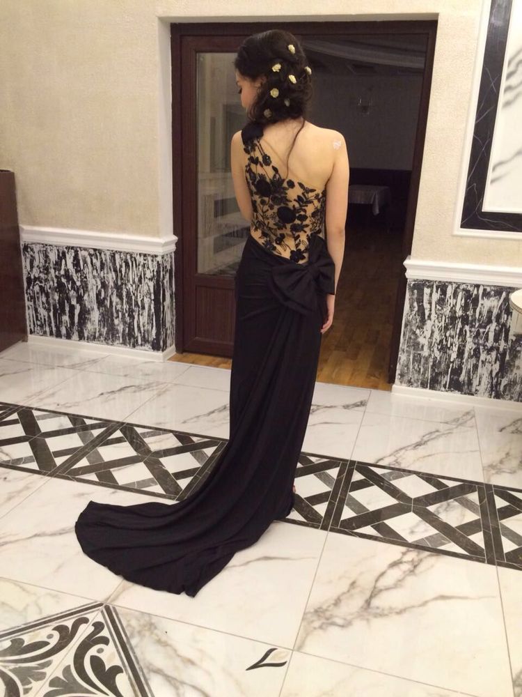 Платье вечернее от известного дизайнера Tarik Ediz