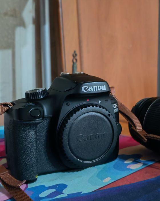 Продаю камеру Canon EOS 4000D