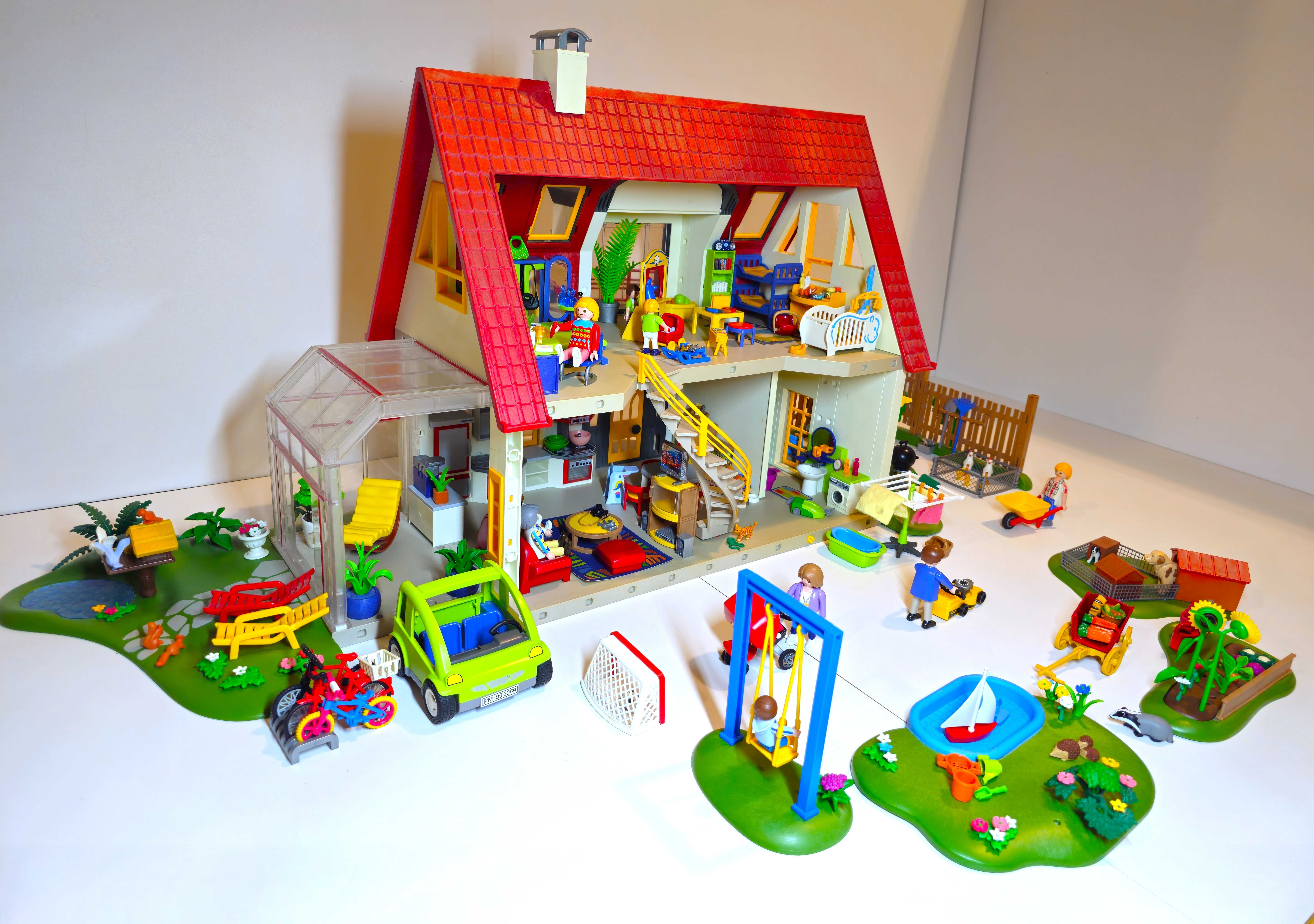 Playmobil - Къща с обзавеждане , полиция  и още много сетове.