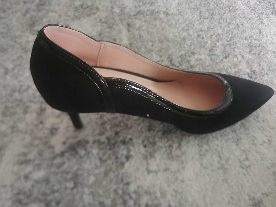 Pantofi cu toc noi marime 38
