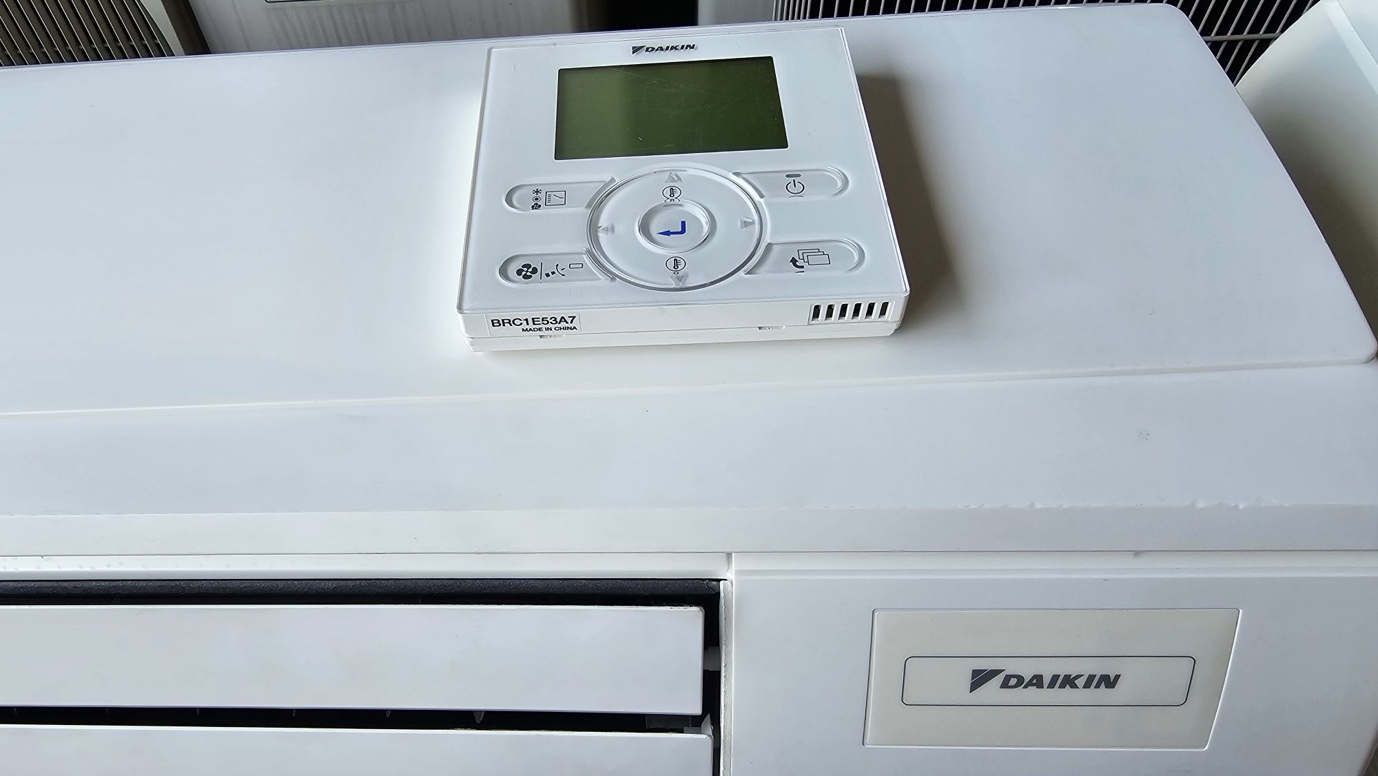 Daikin SkyAir 10kw инверторен климатик RZASG100 FAA100