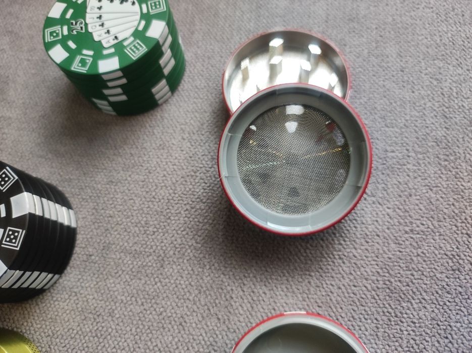 Гриндер /грендер/ grinder /мелничка за тютюн