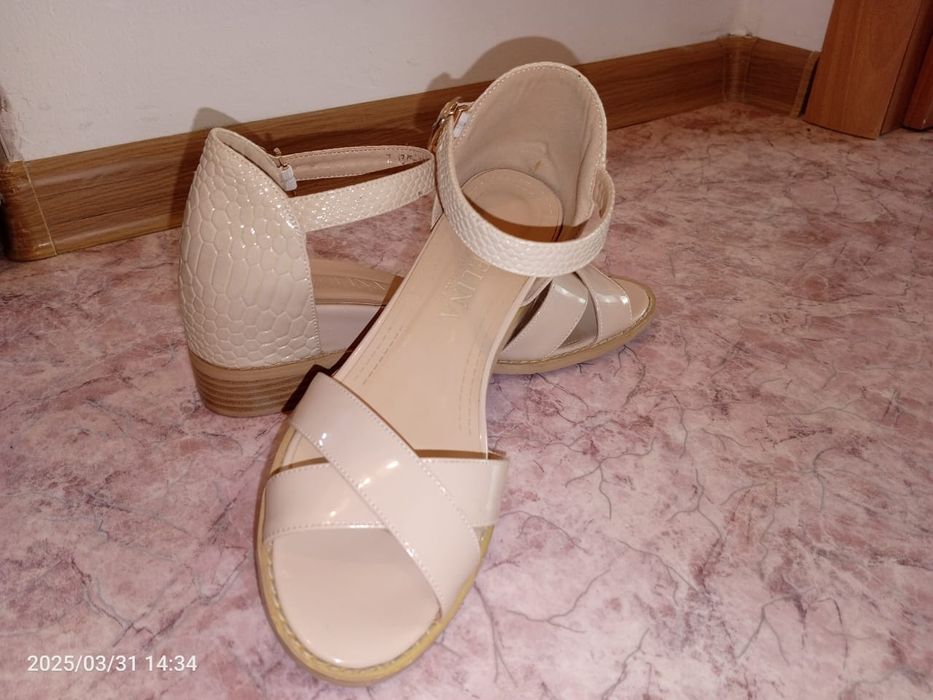 Сандалии женская