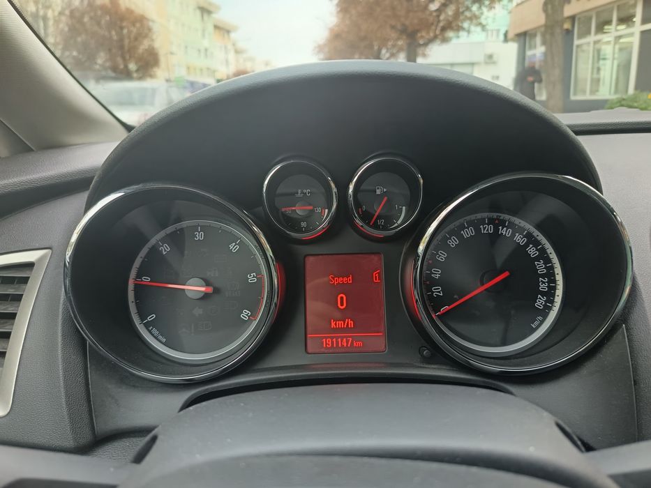 Vând Opel Astra 2012