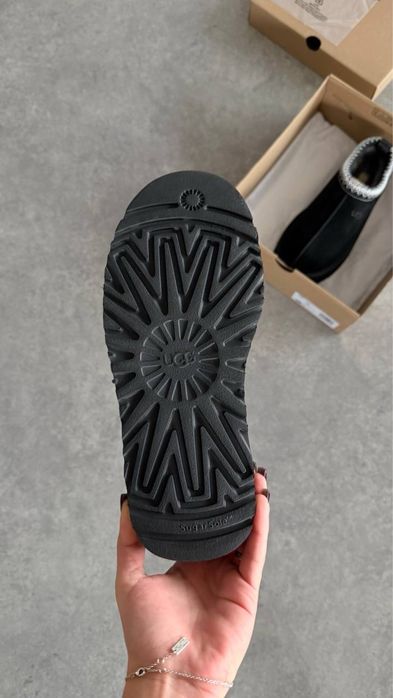 Ghete UGG din piele !!! Calitate superioara !!! Marimi 36/40 !!!