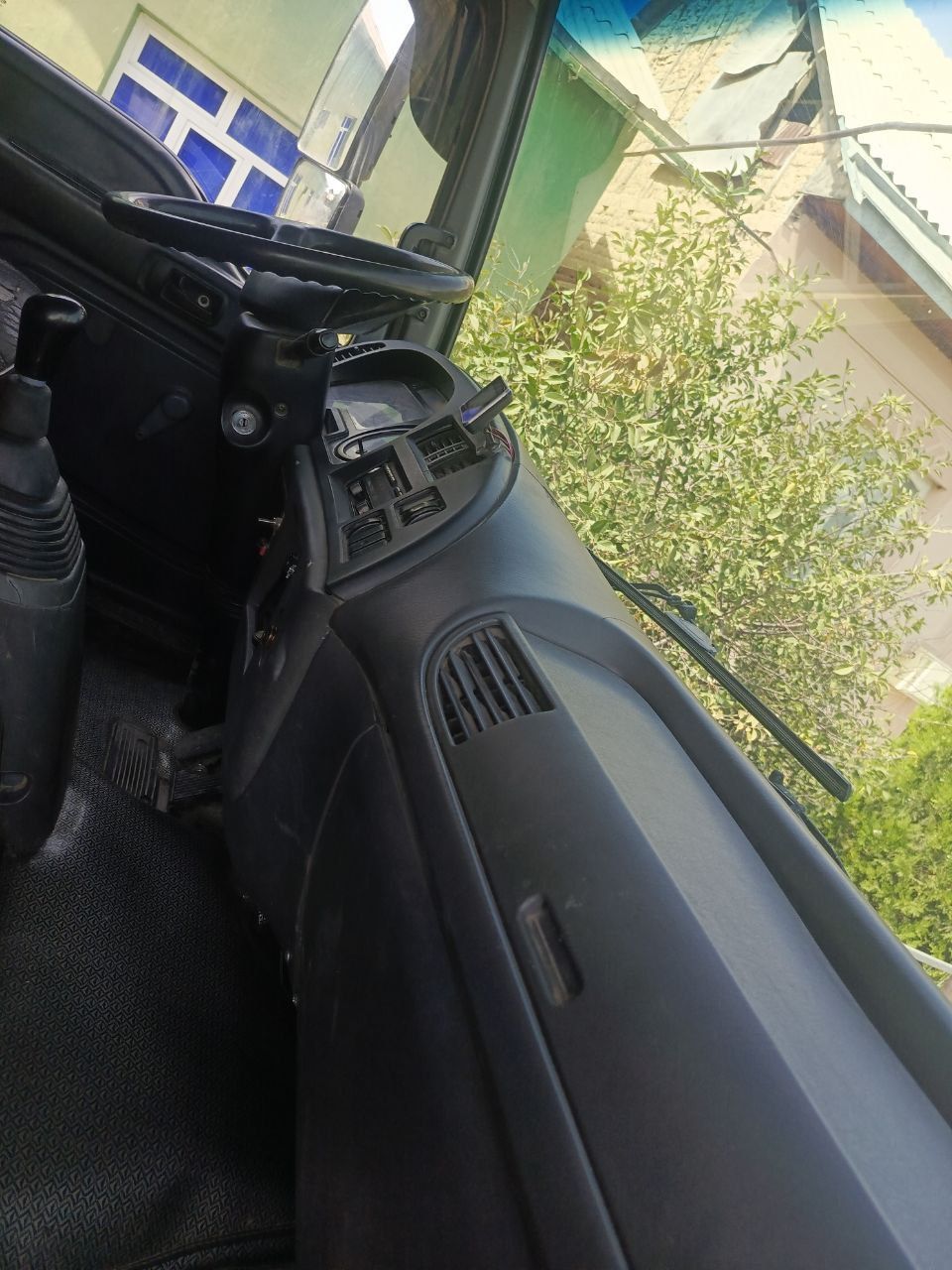 Isuzu fvr 33 sotiladi xolati alo ishga tayyor 240 kub gaz