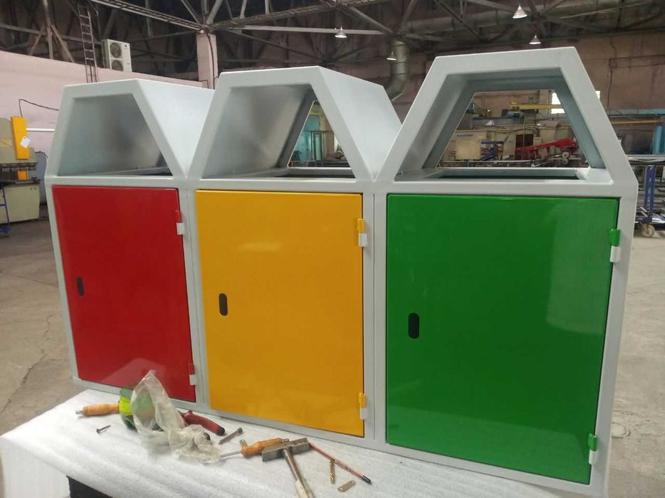 Урны уличные для мусора. Различные формы, размеры, цвет