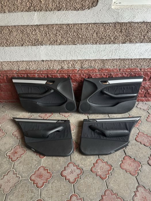 Продам дверные обшивки на Бмв Е46 привозные