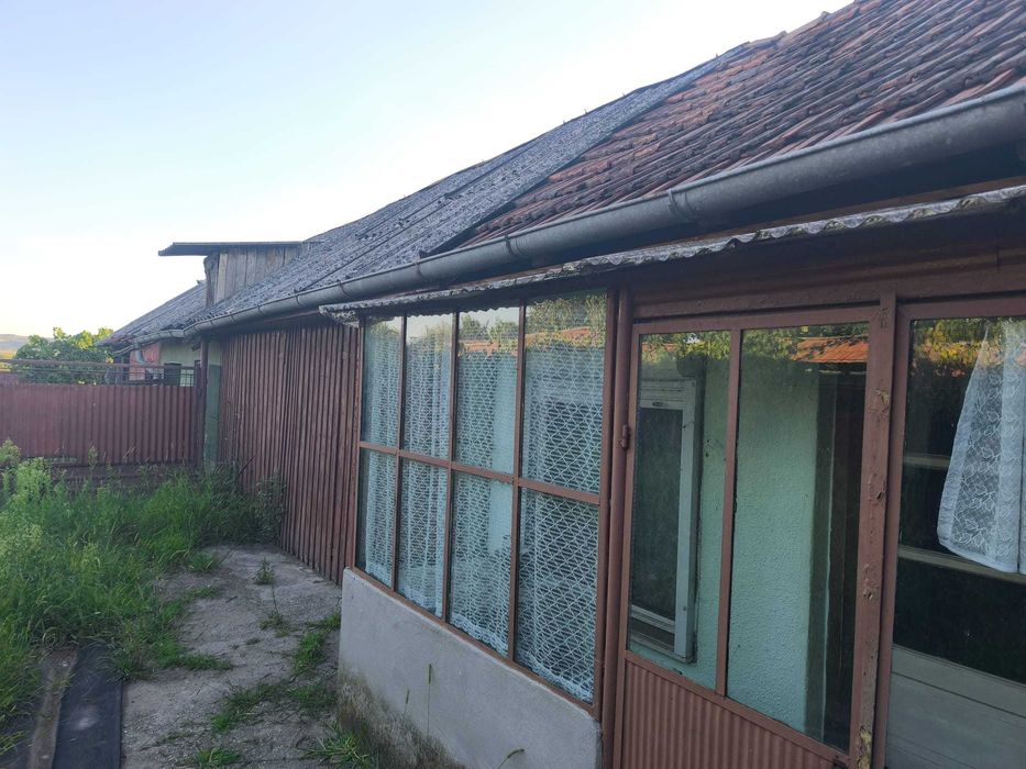 Casă spațioasă cu teren de 2159 mp de vânzare în Urvind