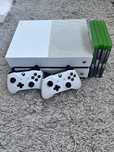 Xbox One S (2 bucati defecte) + 2 controllere + jocuri
