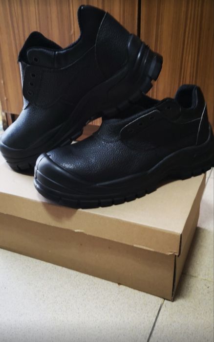 Работни обувки НОВИ