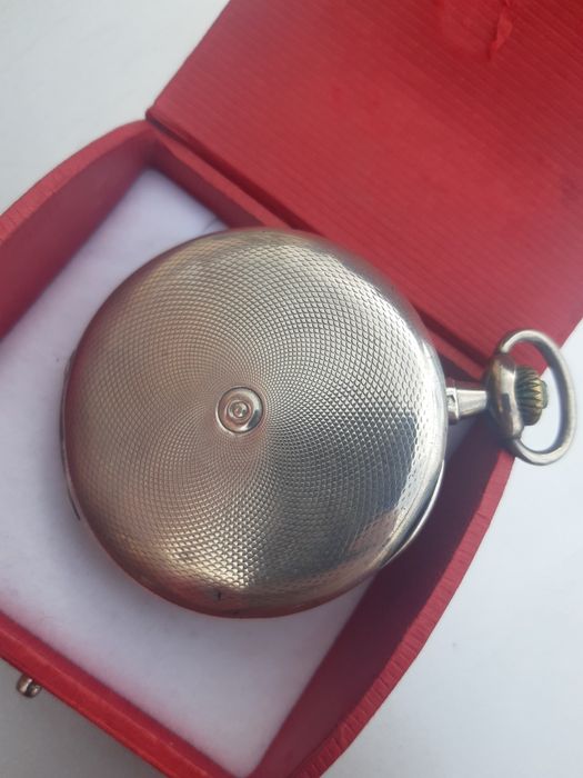 Продавам джобен часовник