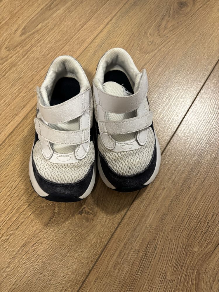 Маратонки Nike размер 26 и 27