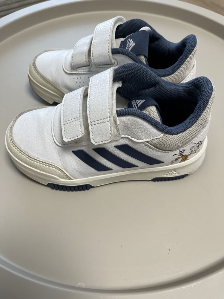 Маратонки Adidas номер 28