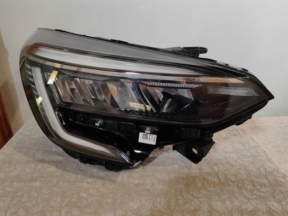 Фар Renault Clio 5 LED десен / Фар Рено Клио / Фар Clio Оригинален
