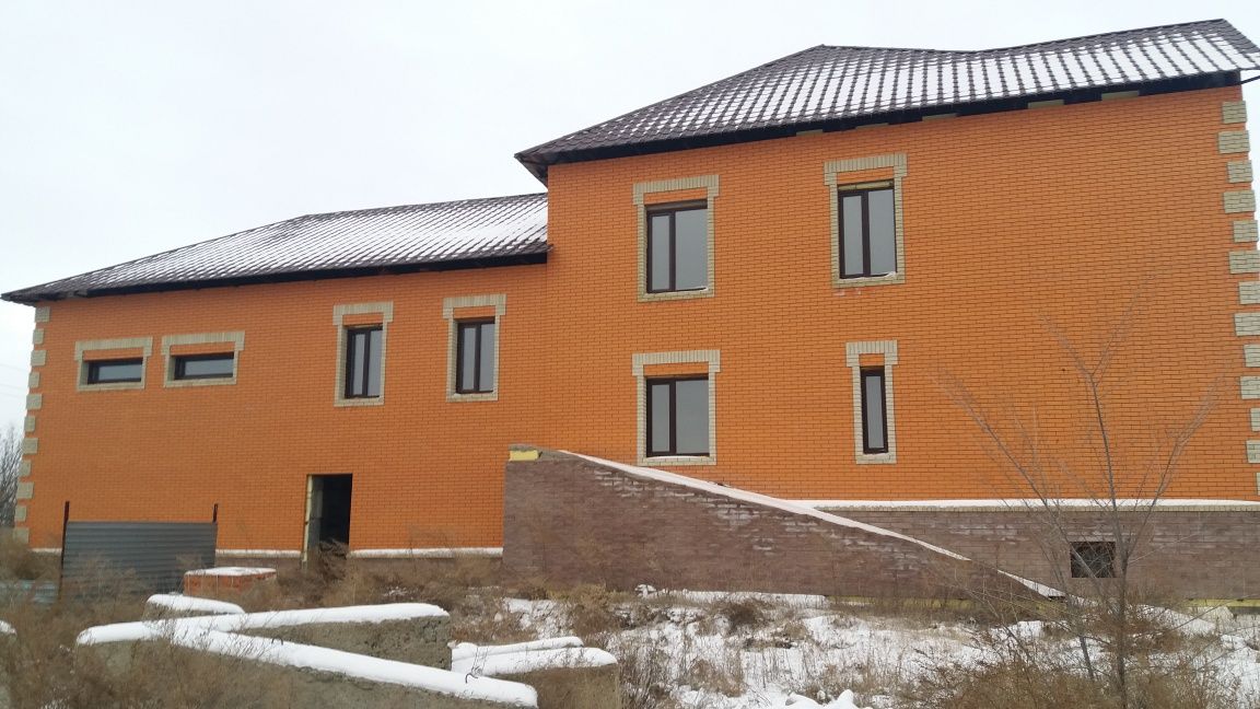 Продам дом коттедж 590кв.м.