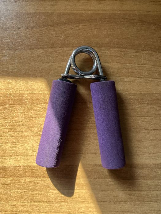 Flexor antebraț cu arc rezistent – tonifiere și întreținere musculară