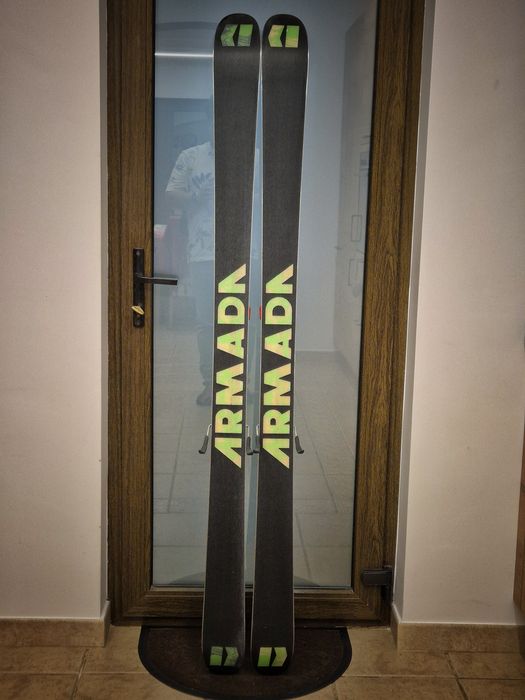 Schiuri Armada ARV 175cm all-mountain stare buna un singur proprietar