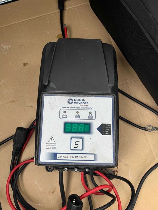 Incarcator profesional masina spalat pardoseala Nilfisk