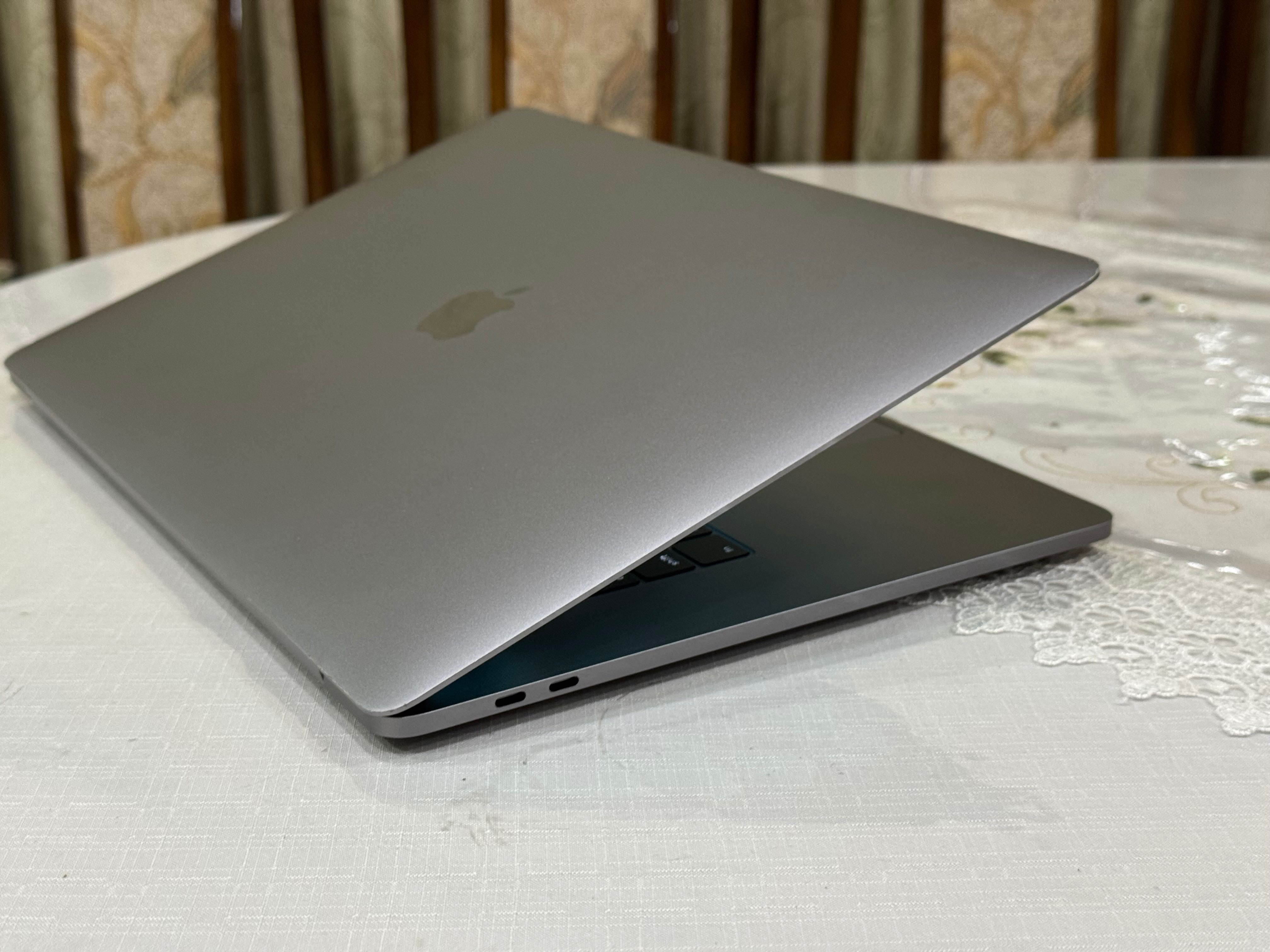 Идеал Apple MacBook Pro 2017 15 inch Space Gray Intel Core I7