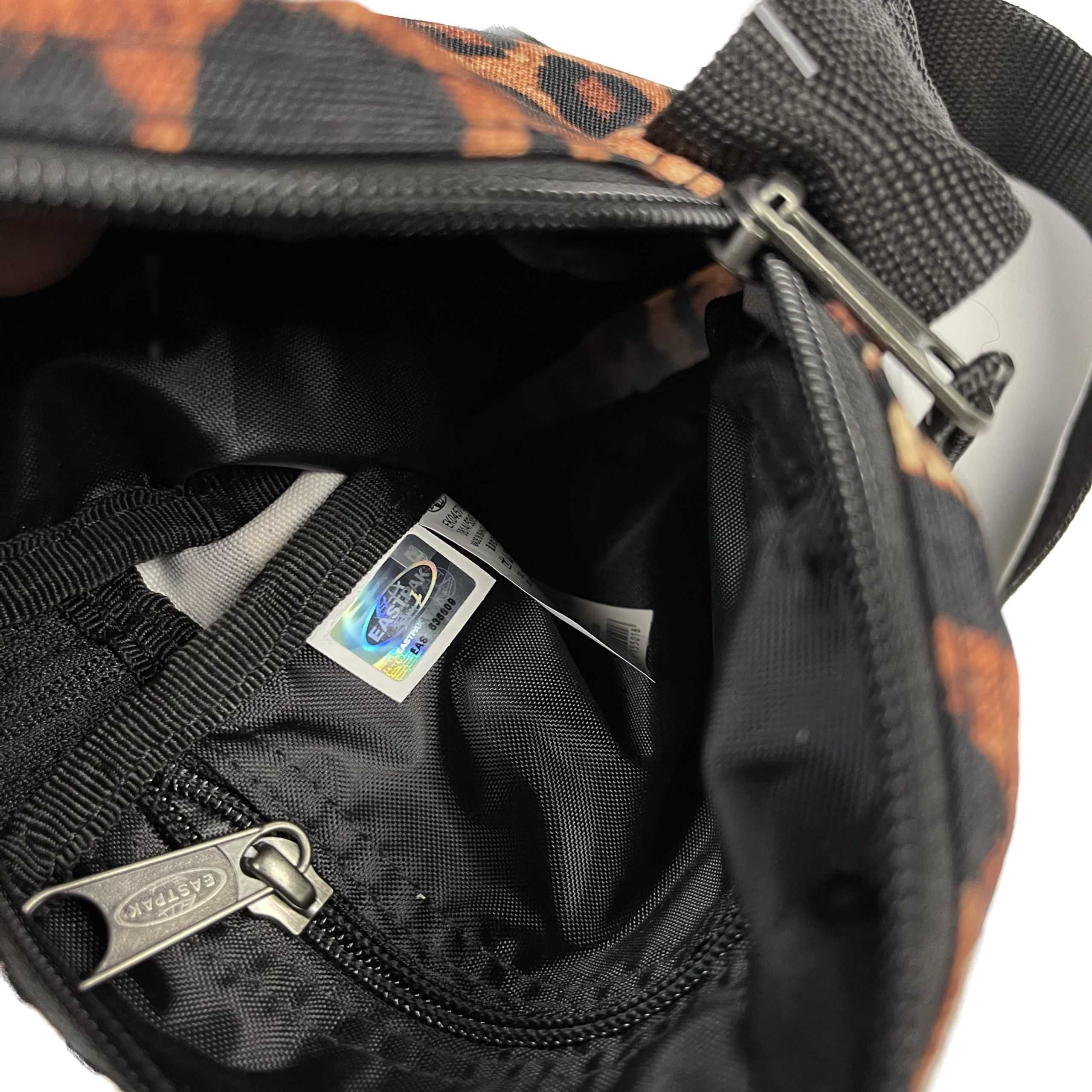 Унисекс чанта за рамо Eastpak Leopard Print Shoulder Bag