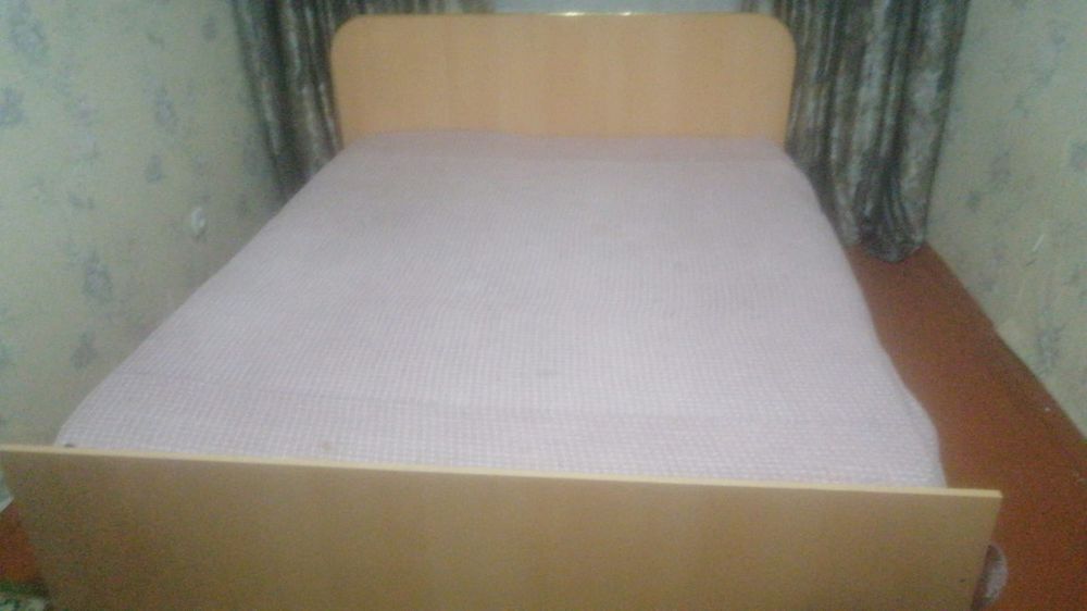 Кровать с матрасом