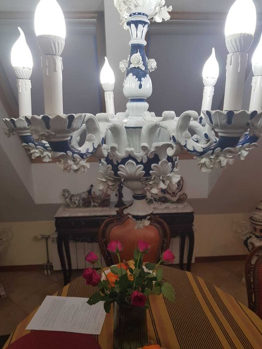 Бароков порцеланов полилей