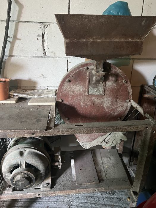 Moara macinat cereale cu motor trifazic(cu sau fara știulete)