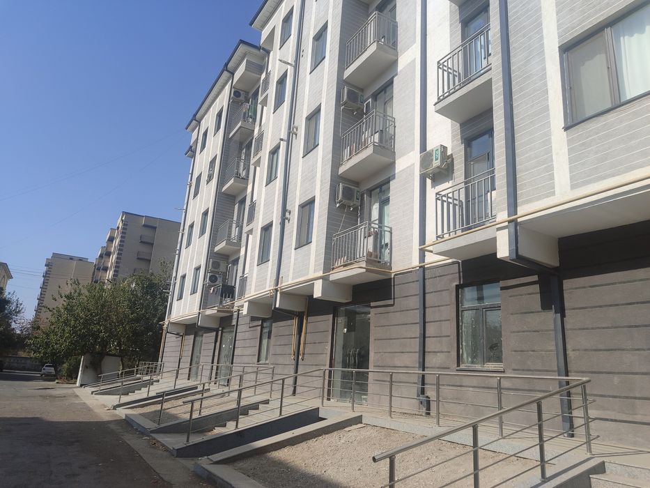 Gorgaz Zaytoon restoran orqasida Magazin