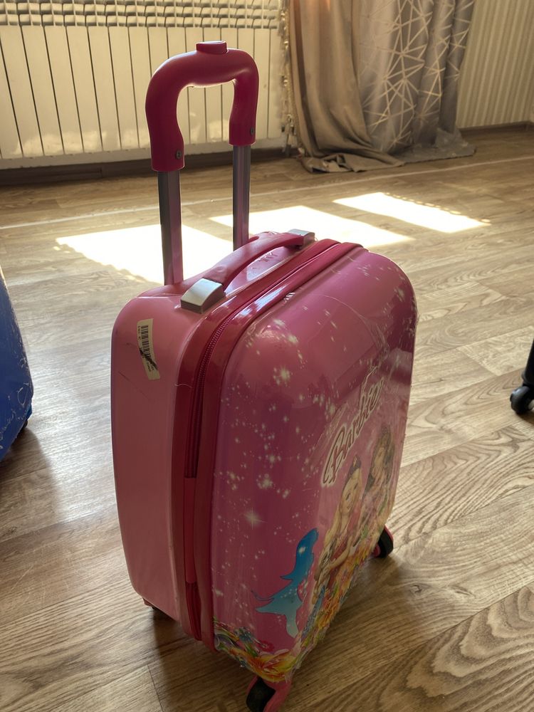 Продам детский чемодан