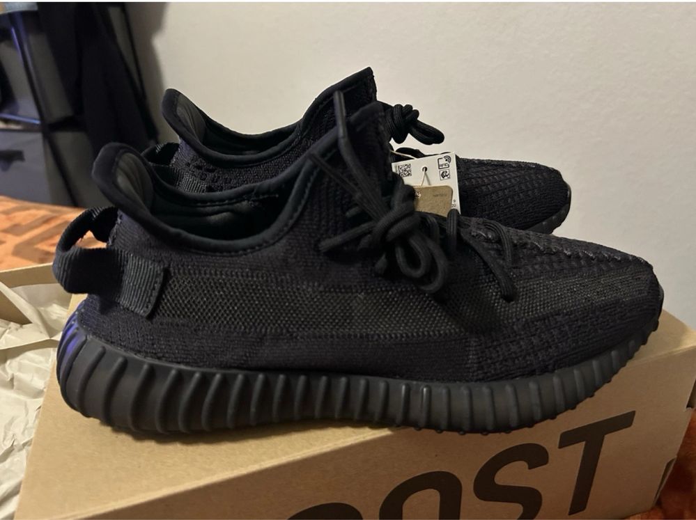 Yeezy Boost 350 Black Triple Onyx Adidas - Stoc Nou