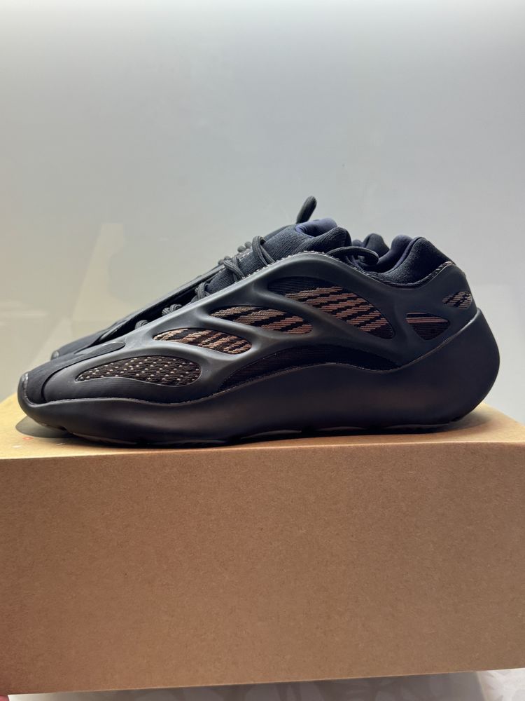adidas Yeezy 700 V3 Clay Brown Обувки 42 Размер + Кутия