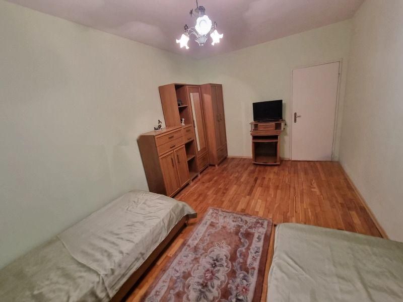 Tристаен апартамент с ПАРКОМЯСТО в ж.к. Слатина.