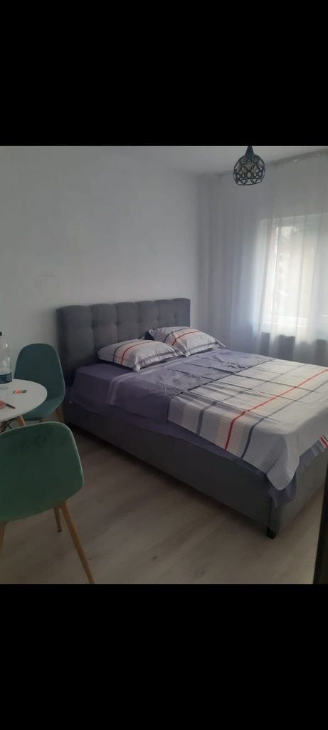 Inchiriez ap 3 camere decomandat, str. Al. I. Cuza