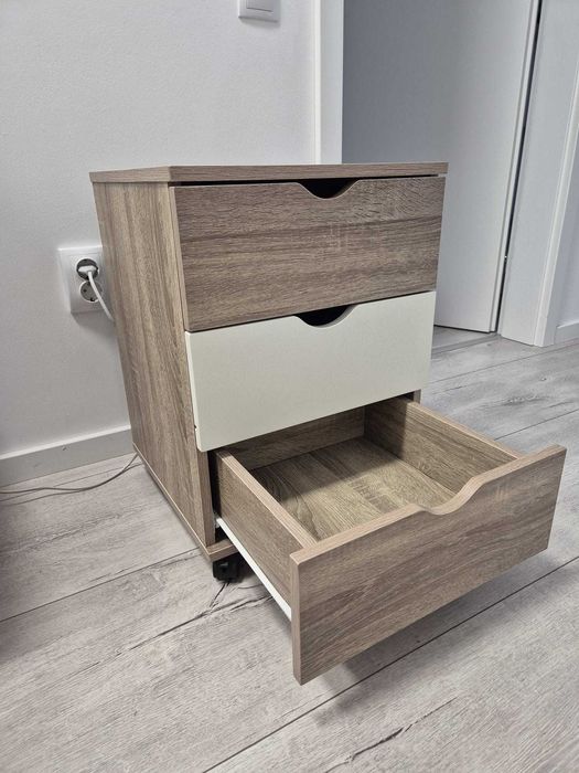 Noptiera cu 3 sertare ABBETVED alb + stejar deschis