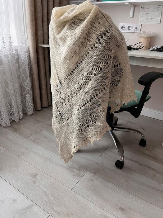 Теплый пуховый платок