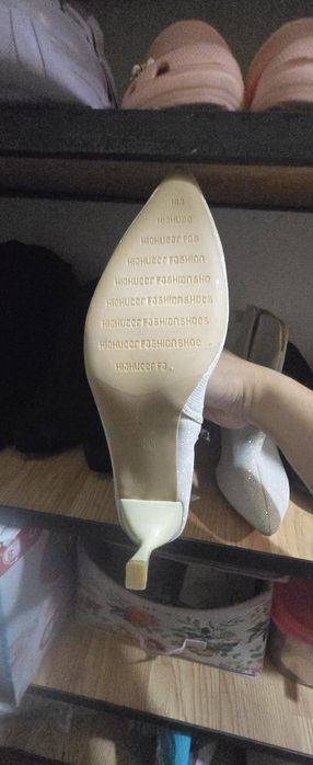 Дамски обувки НОВИ..