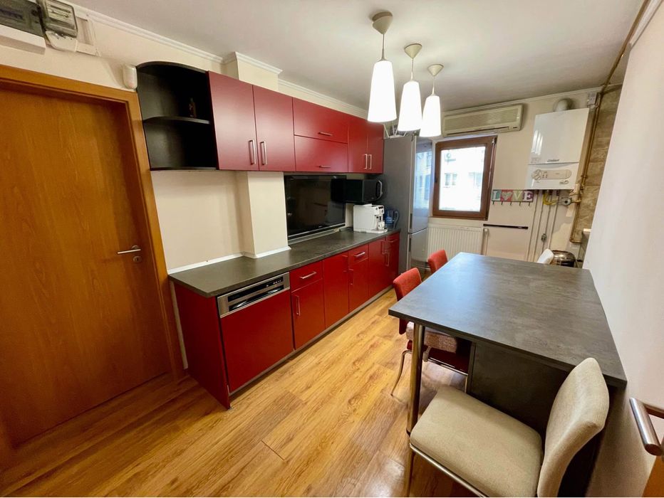 Proprietar, închiriez apartament cu 3 camere în Complexul Studențesc.