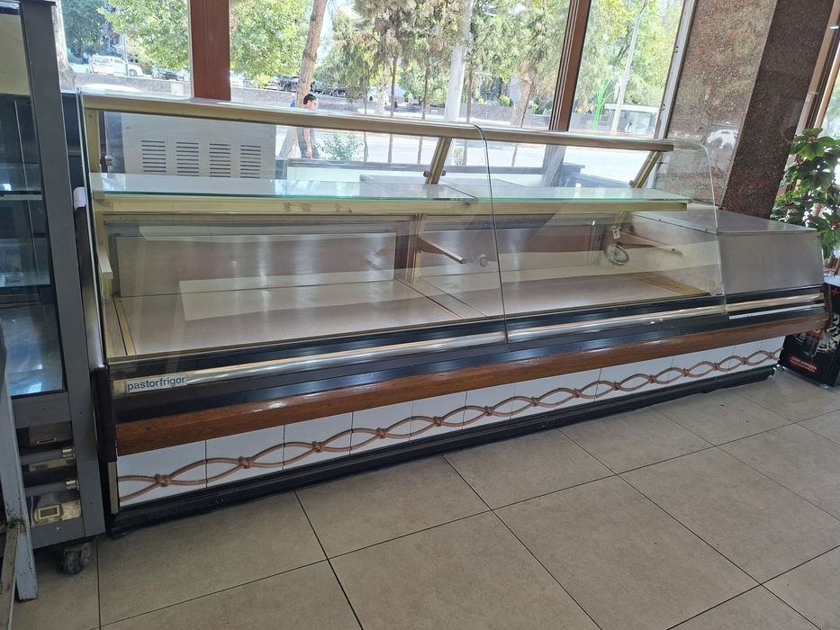 Холодильник витринный