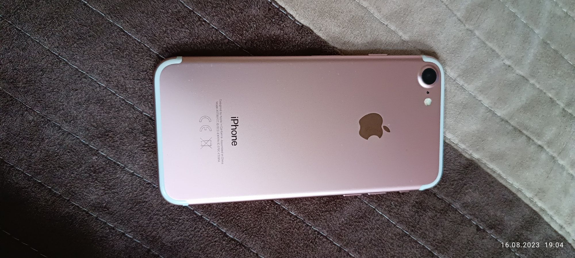 Телефон iPhone 7